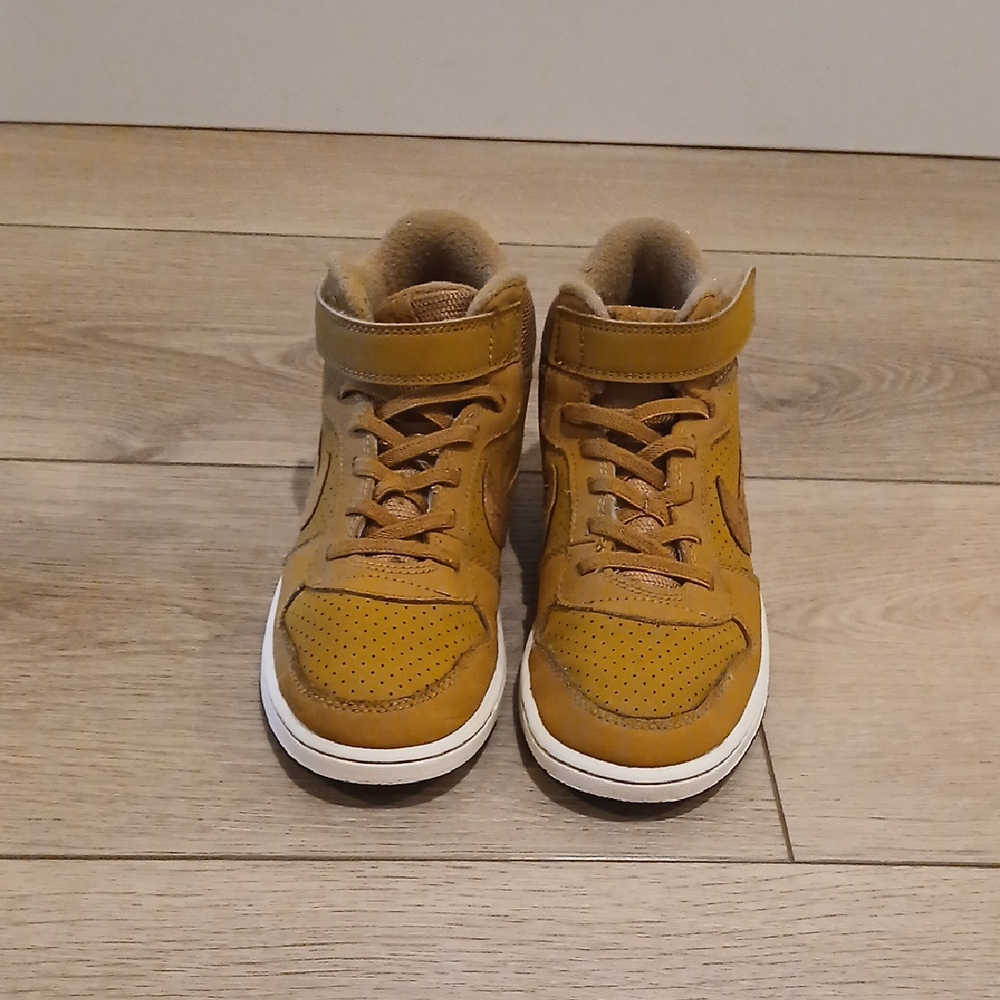 Nike Court Borough Mid Top Sneakers